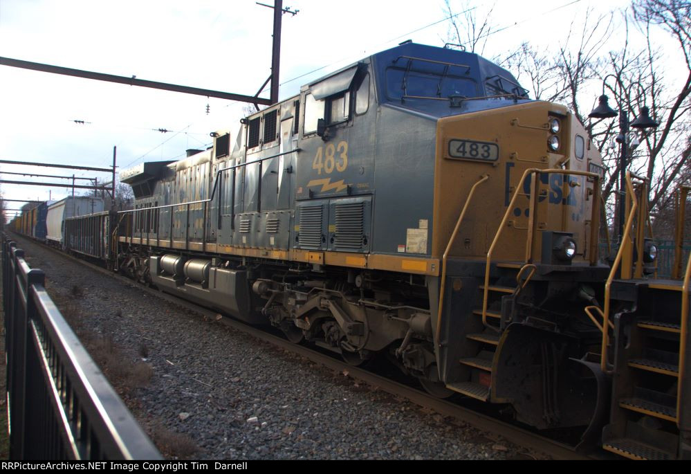 CSX 483 on M410